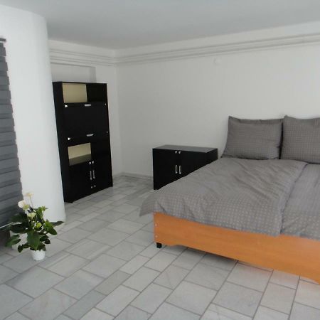 Appartement Liliom à Szeged Extérieur photo