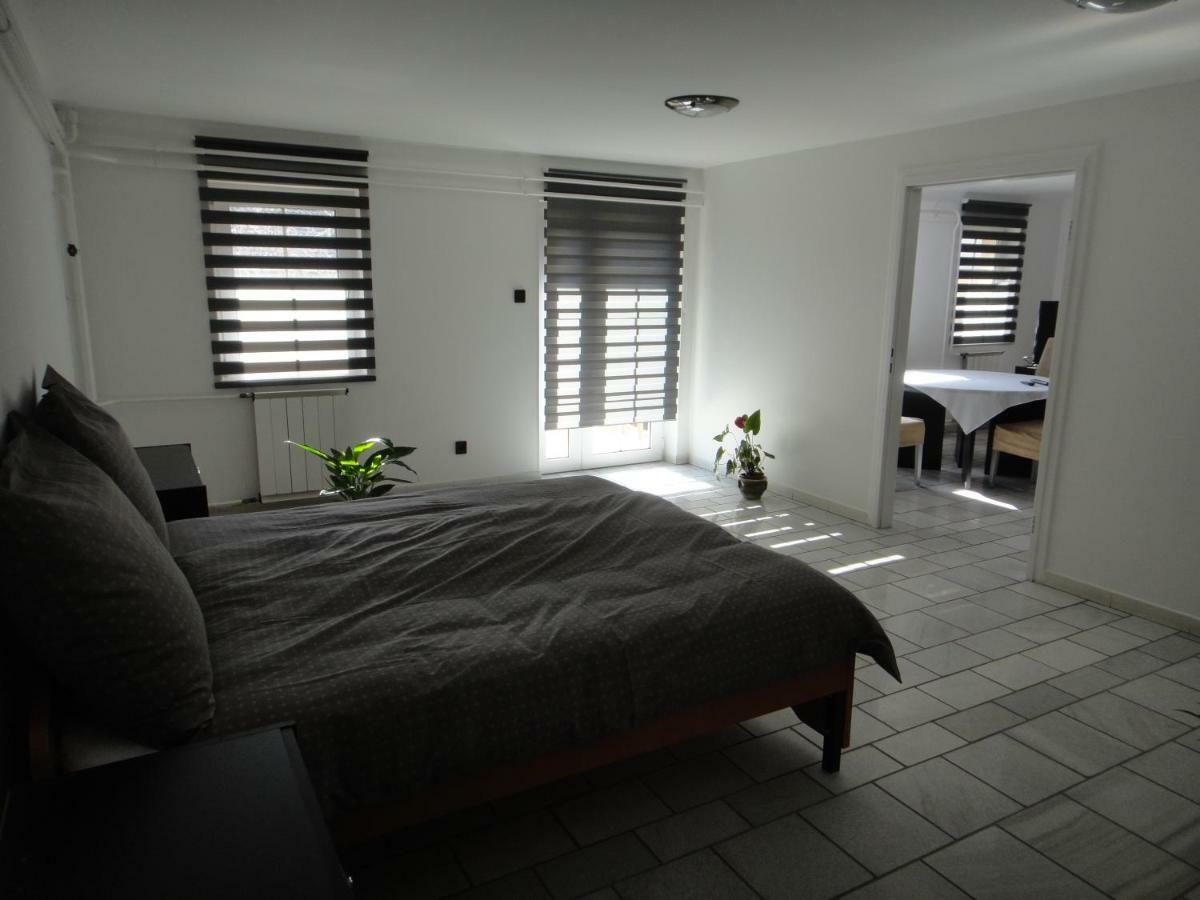 Appartement Liliom à Szeged Extérieur photo