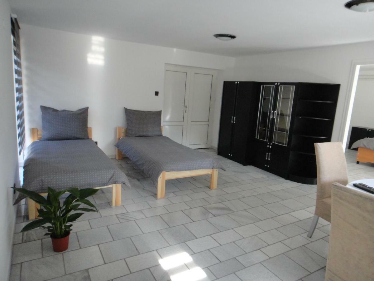Appartement Liliom à Szeged Extérieur photo