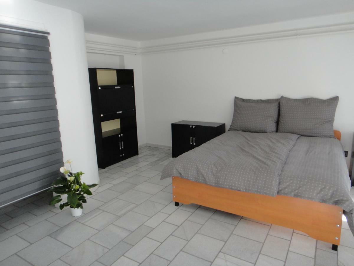 Appartement Liliom à Szeged Extérieur photo