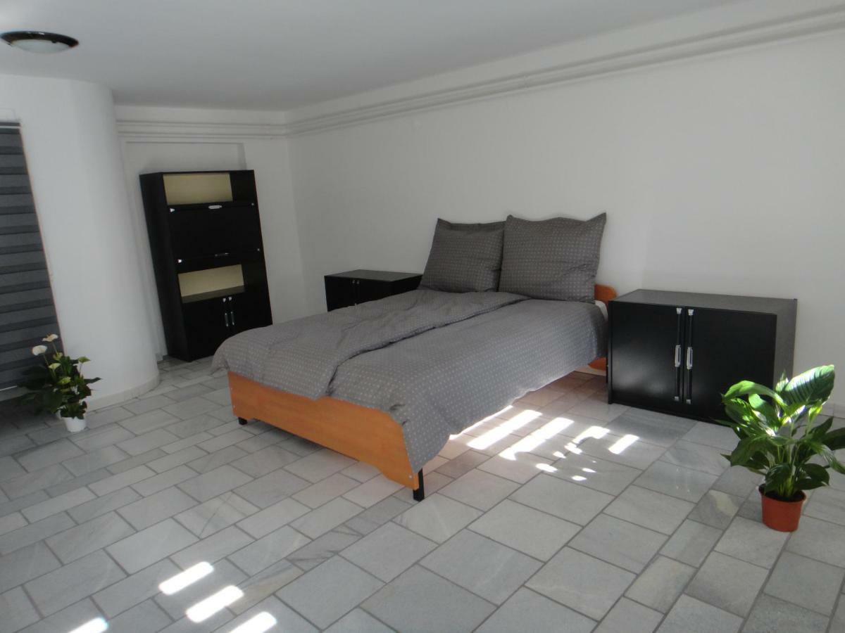 Appartement Liliom à Szeged Extérieur photo